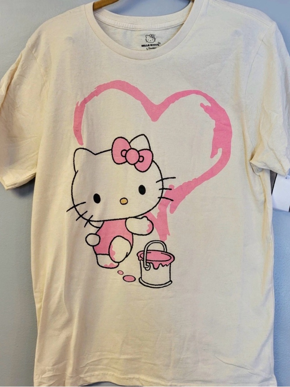 Hello Kitty Sanrio Mens T-shirt Size Medium Pink Heart Valentine’s Adult Unisex